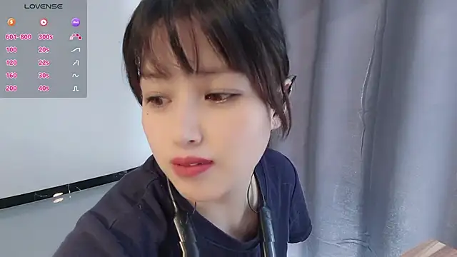 Lucky-xiuxiu online show from October 25, 2025, 2:08 am