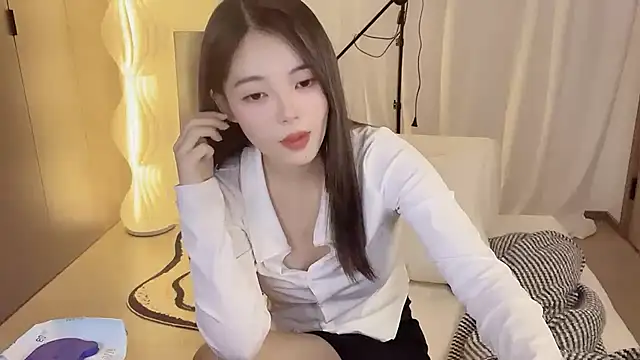 Snapshot of Donnie28 chatting on February 21, 2025, 6:18 am Donnie28 online show from February 21, 2025, 6:18 am