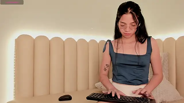 Snapshot of catalina_rrosee chatting on January 4, 2025, 10:13 pm catalina rrosee online show from January 4, 2025, 10:13 pm