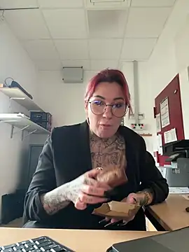 Mia-Fuchs online show from February 12, 2025, 8:27 am