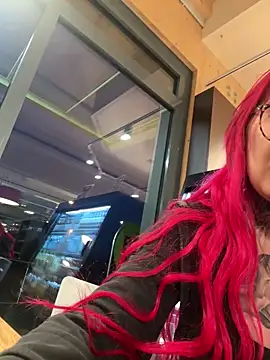 Mia-Fuchs online show from February 3, 2026, 4:56 pm