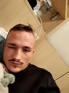 frankthefuck69 online show from November 21, 2025, 9:24 pm