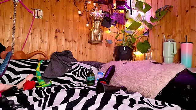 maaandyy69 online show from February 5, 2025, 2:05 pm