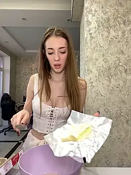 Snapshot of Evelyn_Mooree chatting on January 6, 2025, 5:52 am Evelyn Mooree online show from January 6, 2025, 5:52 am