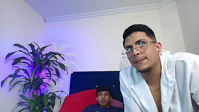 twinkmilk  online show from February 18, 2025, 11:55 am