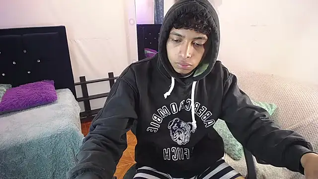 twinkmilk  online show from March 7, 2025, 4:13 am