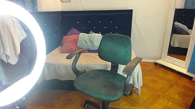 twinkmilk  online show from March 10, 2025, 3:30 pm