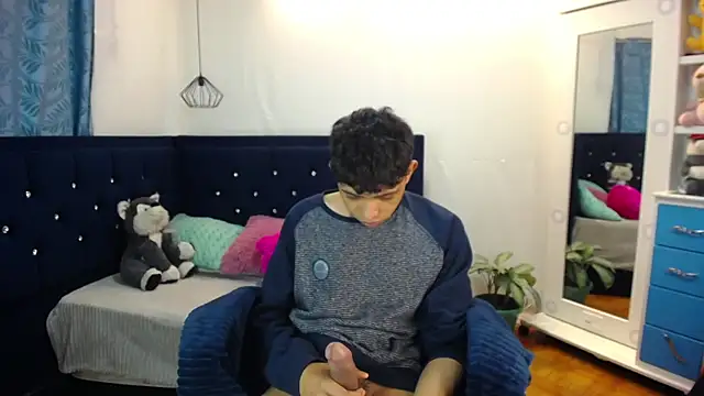 twinkmilk  online show from March 19, 2025, 3:08 pm