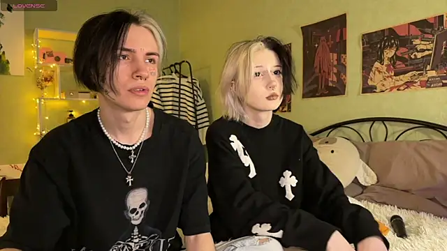 Snapshot of VeryRare_TwinS chatting on October 8, 2025, 7:44 pm VeryRare TwinS online show from October 8, 2025, 7:44 pm