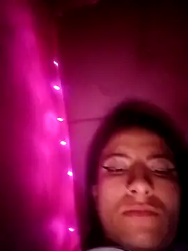 Snapshot of Anniee_x chatting on February 25, 2026, 4:11 am Anniee x online show from February 25, 2026, 4:11 am