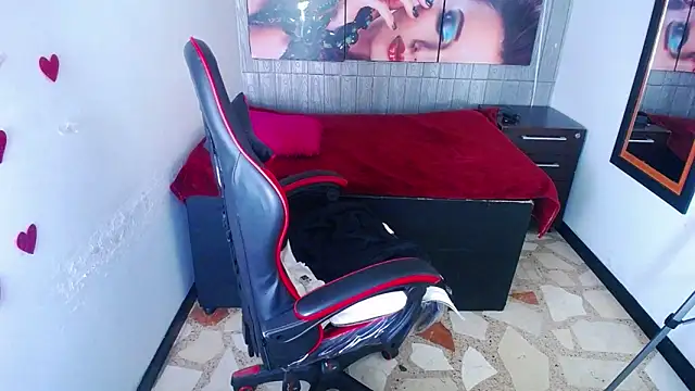 Snapshot of Anniee_x chatting on February 27, 2026, 1:00 pm Anniee x online show from February 27, 2026, 1:00 pm