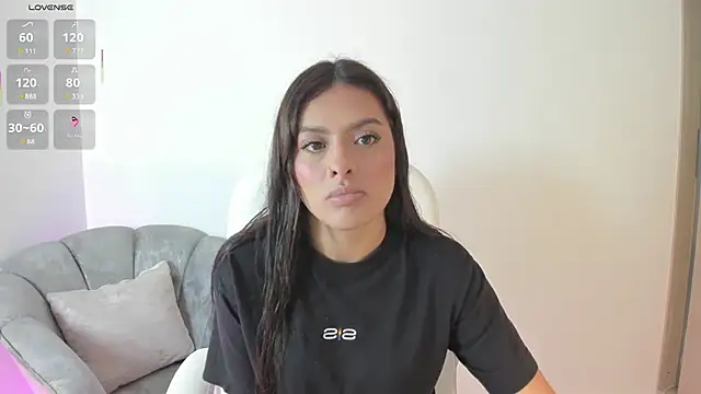 NiiaEvanss online show from February 17, 2025, 1:21 pm