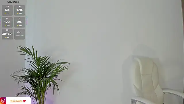 NiiaEvanss online show from March 3, 2025, 4:35 pm