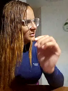 Snapshot of AliceRuivinha2 chatting on February 28, 2025, 1:47 am AliceRuivinha2 online show from February 28, 2025, 1:47 am