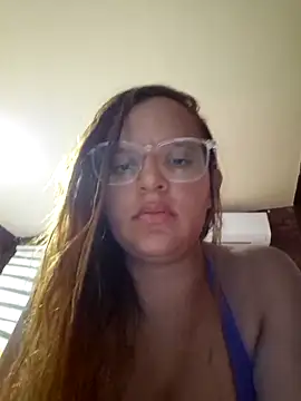 Snapshot of AliceRuivinha2 chatting on March 3, 2025, 12:59 am AliceRuivinha2 online show from March 3, 2025, 12:59 am