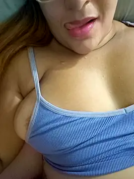 Snapshot of AliceRuivinha2 chatting on March 12, 2025, 10:07 pm AliceRuivinha2 online show from March 12, 2025, 10:07 pm