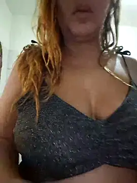 Snapshot of AliceRuivinha2 chatting on March 18, 2025, 10:46 am AliceRuivinha2 online show from March 18, 2025, 10:46 am