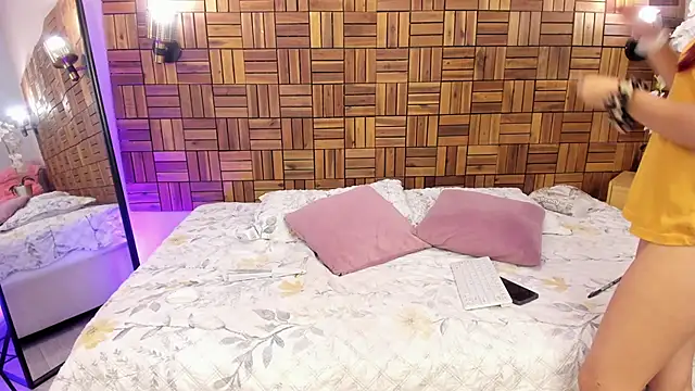 iriis rosse online show from February 11, 2025, 9:14 pm