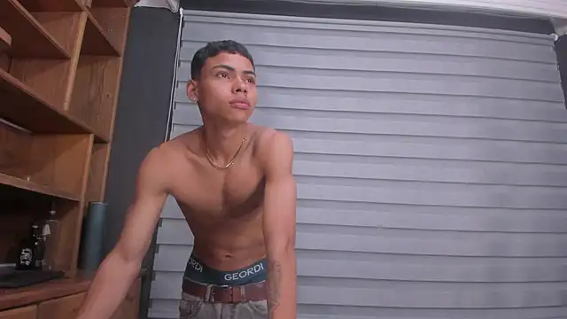 Snapshot of adam_piarse01 chatting on March 14, 2025, 12:10 am adam piarse01 online show from March 14, 2025, 12:10 am