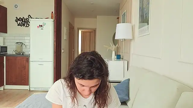 KristineEsme online show from October 23, 2025, 4:56 am