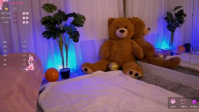 LunaBlossomX online show from January 13, 2025, 8:58 pm