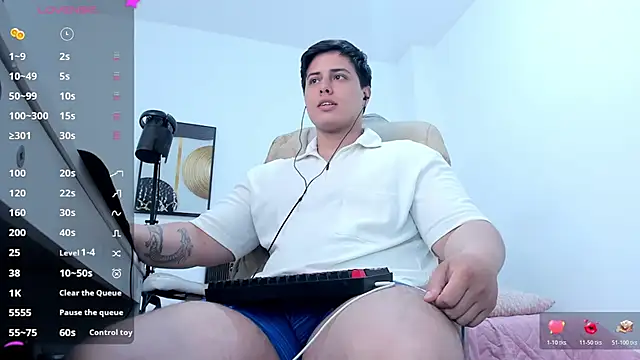 Snapshot of Thom_Ohtani chatting on October 19, 2025, 6:08 pm Thom Ohtani online show from October 19, 2025, 6:08 pm