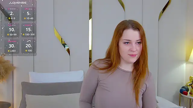 Snapshot of EllieGarson chatting on November 17, 2025, 5:08 pm EllieGarson online show from November 17, 2025, 5:08 pm