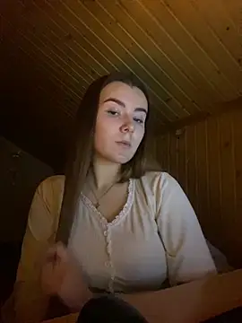 Snapshot of mewKate chatting on February 3, 2025, 7:00 pm mewKate online show from February 3, 2025, 7:00 pm