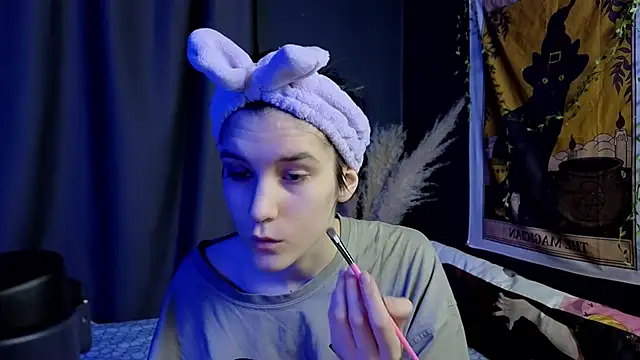 Snapshot of Hyeon_Jin chatting on February 8, 2025, 8:42 pm Hyeon Jin online show from February 8, 2025, 8:42 pm