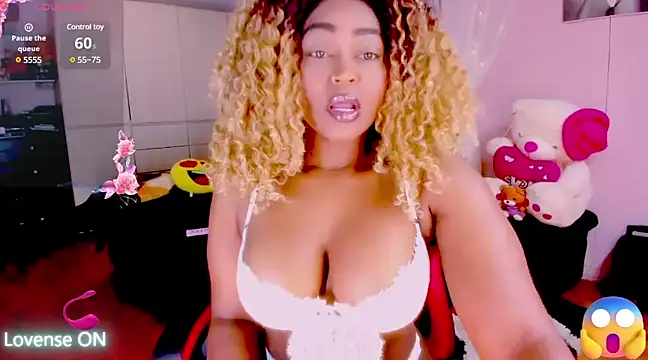 Snapshot of Aliana_Ross chatting on March 11, 2025, 8:09 am Aliana Ross online show from March 11, 2025, 8:09 am