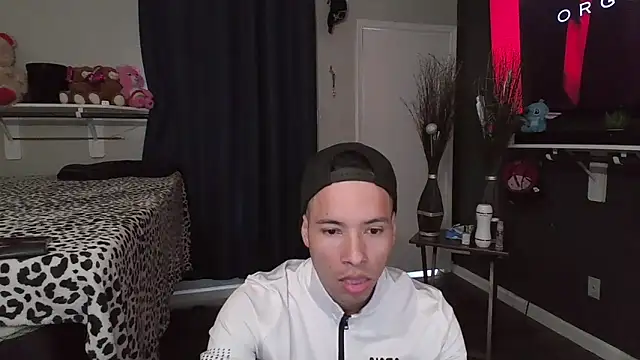 azzel19 online show from January 6, 2025, 8:18 pm