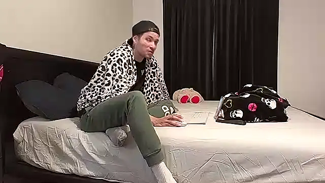 azzel19 online show from February 14, 2025, 12:30 am