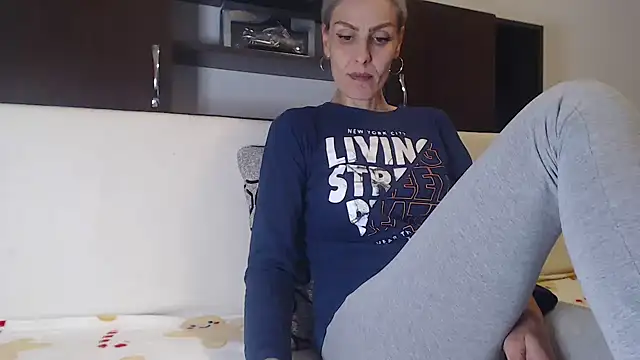 AshlineKatte online show from September 26, 2025, 6:23 pm