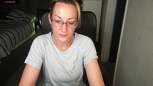 boeslaboes1 online show from September 20, 2025, 3:46 pm