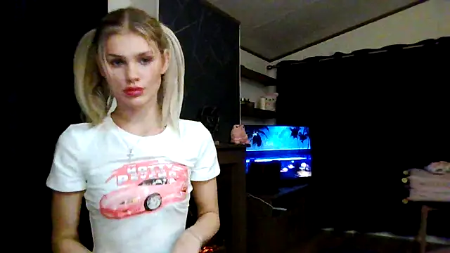 Snapshot of English_Teen_Evelyn chatting on January 12, 2025, 8:25 pm English Teen Evelyn online show from January 12, 2025, 8:25 pm