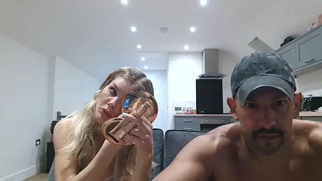 Snapshot of English_Teen_Evelyn chatting on February 19, 2025, 7:27 pm English Teen Evelyn online show from February 19, 2025, 7:27 pm