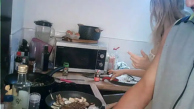 Snapshot of English_Teen_Evelyn chatting on March 14, 2025, 1:24 pm English Teen Evelyn online show from March 14, 2025, 1:24 pm