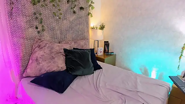 VeronicaOlson  online show from March 13, 2025, 7:53 am