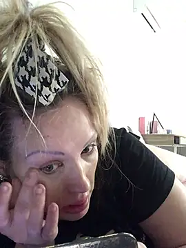 VikiiStoun online show from March 8, 2025, 12:09 pm