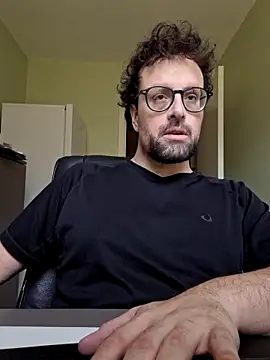 littlehairyman online show from March 4, 2025, 11:29 am