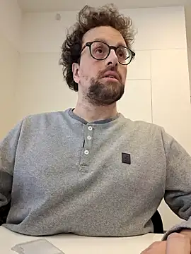 littlehairyman online show from March 6, 2025, 1:35 pm