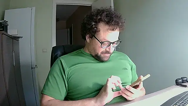 littlehairyman online show from October 20, 2025, 6:58 am