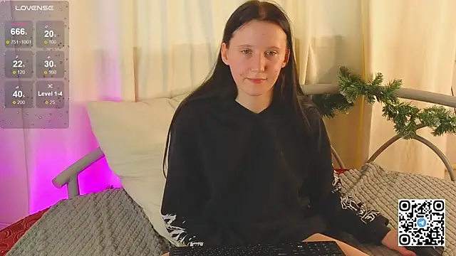 mon lola online show from January 12, 2025, 12:23 pm