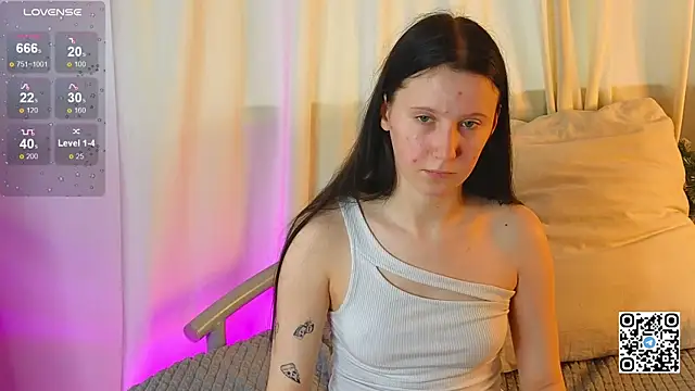 mon lola online show from January 13, 2025, 6:27 am