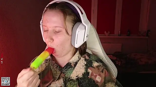 mon lola online show from September 12, 2025, 5:35 pm