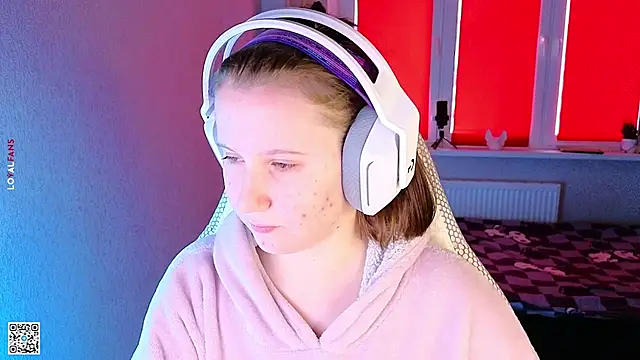 mon lola online show from September 30, 2025, 11:48 am