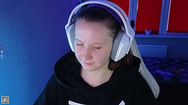 mon lola online show from October 9, 2025, 1:09 pm