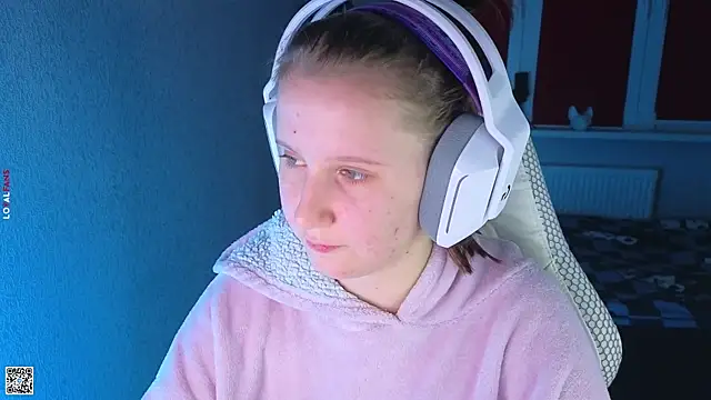 mon lola online show from October 16, 2025, 3:24 pm