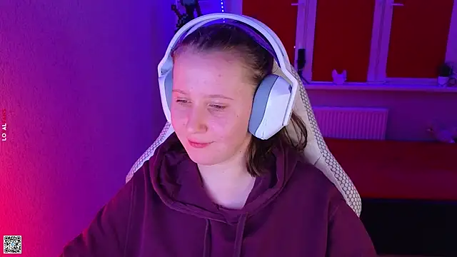 mon lola online show from October 24, 2025, 3:30 pm