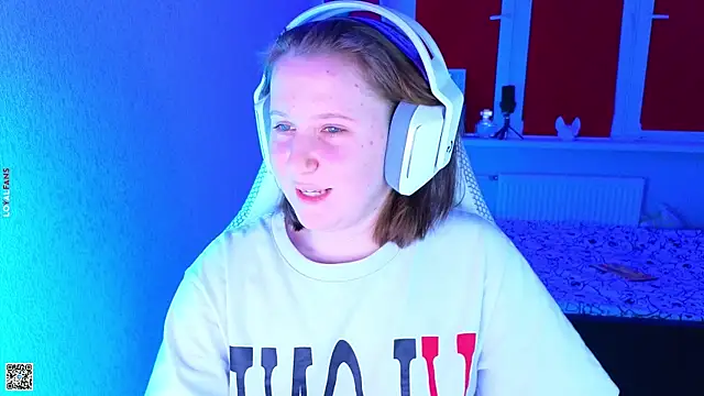 mon lola online show from October 29, 2025, 3:25 pm